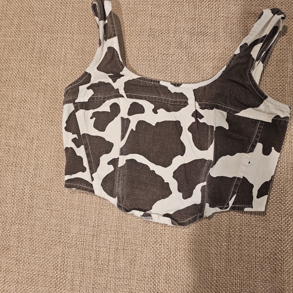Women's Cow Print Crop Tank Top - Black & White - Picture 3 of 4